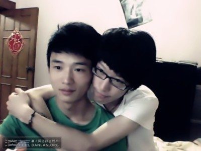 รักกัน ชอบกัน แบ่งกันให้ชม
