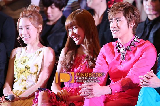 ประมวลภาพคอนเสิร์ต Korean Music Wave in Bangkok 2012