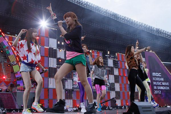 ประมวลภาพคอนเสิร์ต Korean Music Wave in Bangkok 2012