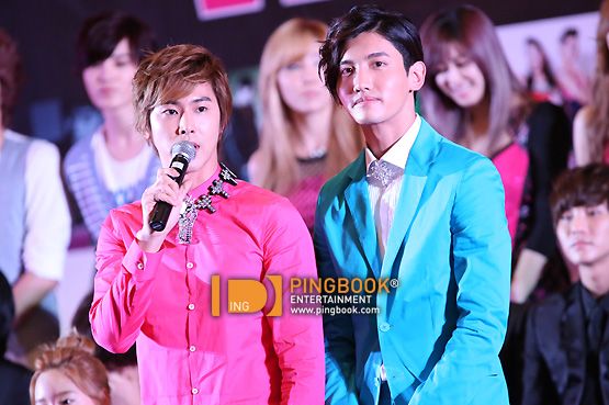 ประมวลภาพคอนเสิร์ต Korean Music Wave in Bangkok 2012