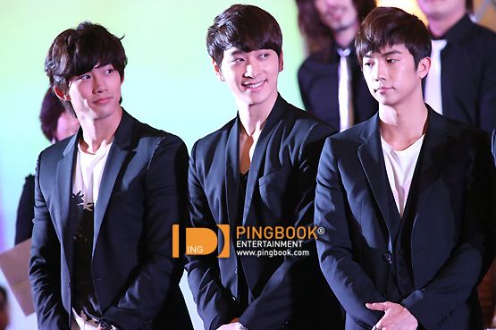 ประมวลภาพคอนเสิร์ต Korean Music Wave in Bangkok 2012