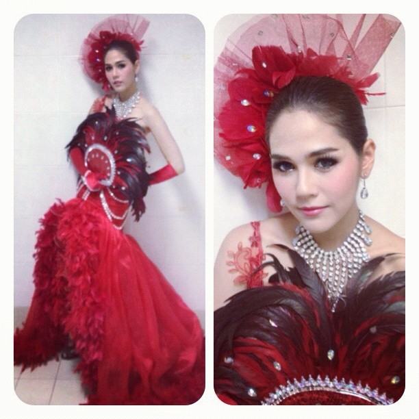 ชมพู่ พลอย 2ซุปเปอร์สตาร์ที่ร้อนแรง เจิดจรัสแห่งวงการ