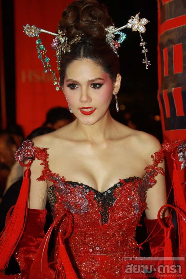 ชมพู่ พลอย 2ซุปเปอร์สตาร์ที่ร้อนแรง เจิดจรัสแห่งวงการ
