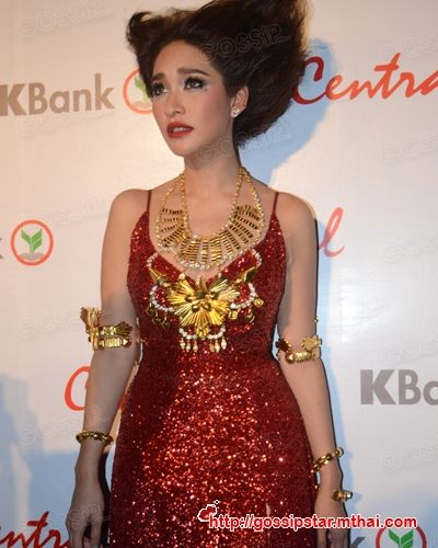 ชมพู่ พลอย 2ซุปเปอร์สตาร์ที่ร้อนแรง เจิดจรัสแห่งวงการ