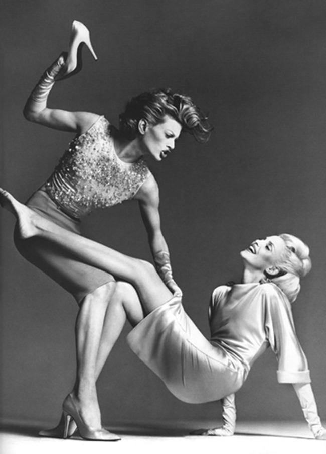 WE &hearts; VERSACE: NADJA AUERMANN & KRISTEN MCMENAMY FOR VERSACE SPRING 1995 BY PHOTOGRAPHER STEVEN MEISE