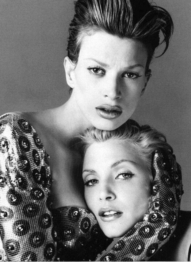WE &hearts; VERSACE: NADJA AUERMANN & KRISTEN MCMENAMY FOR VERSACE SPRING 1995 BY PHOTOGRAPHER STEVEN MEISE