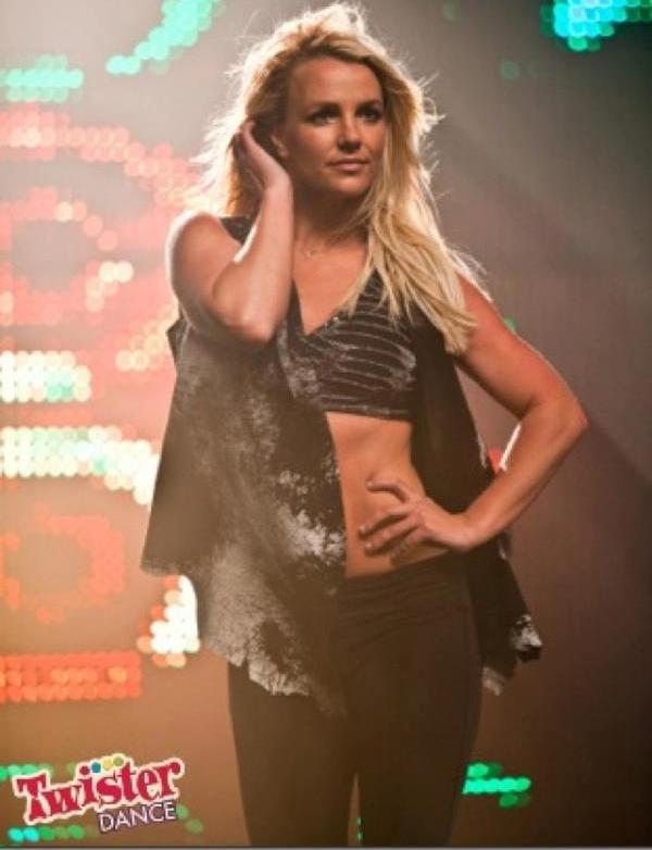 Britney Spears - ภาพล่าสุดจากกองถ่ายโฆษณาเกมส์เต้น TWISTER