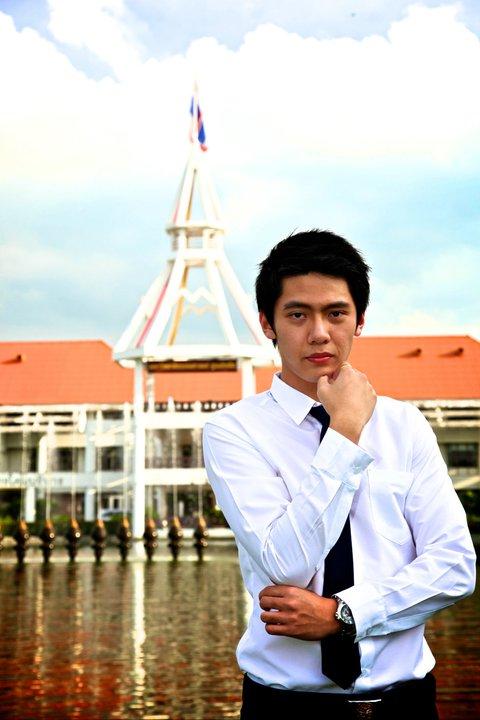 นักศึกษาไทยหล่อ
