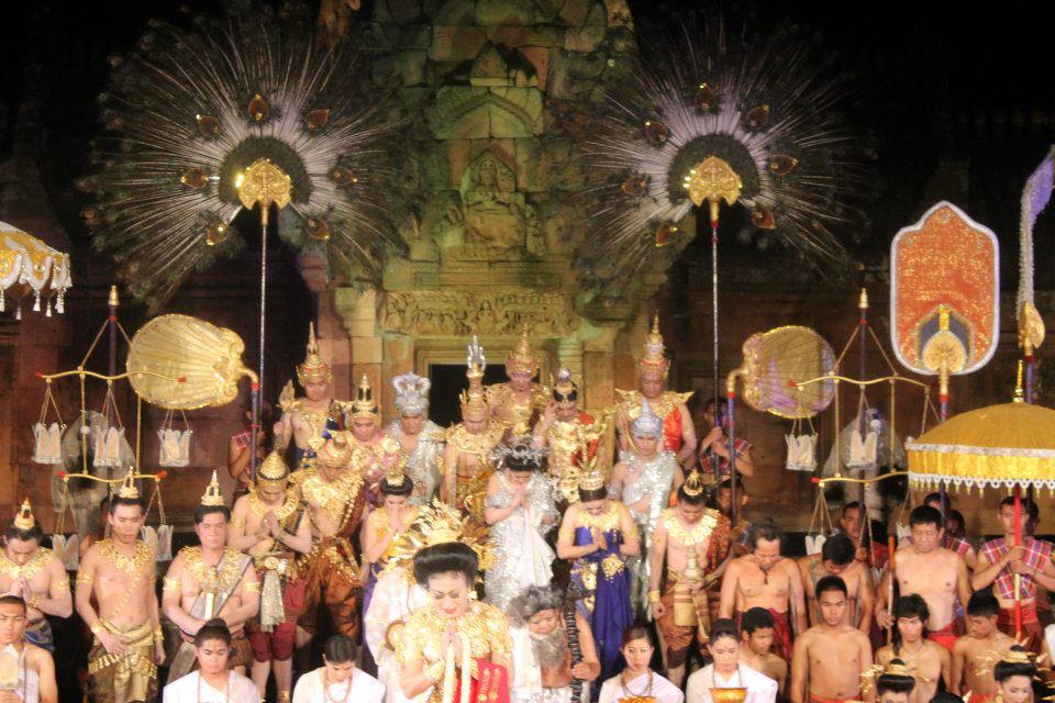 เก็บภาพงานขึ้นเขาพนมรุ้งมาฝากค่ะ