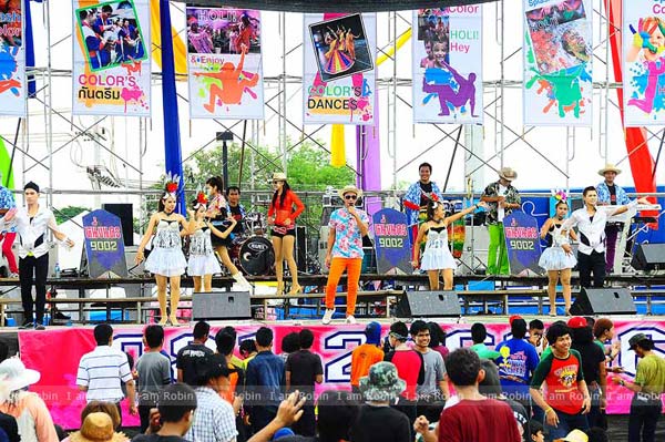 มหาสงกรานต์หลากสี บุรีรัมย์หรรษา