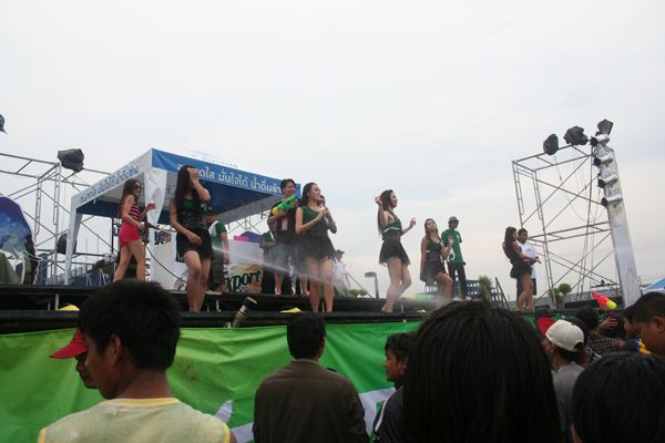 มหาสงกรานต์หลากสี บุรีรัมย์หรรษา