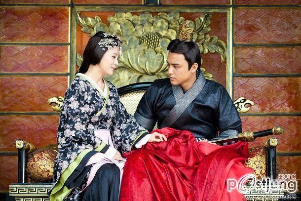 Beauties of the Emperor / 王的女人 / Wang De Nu Ren (2012)
