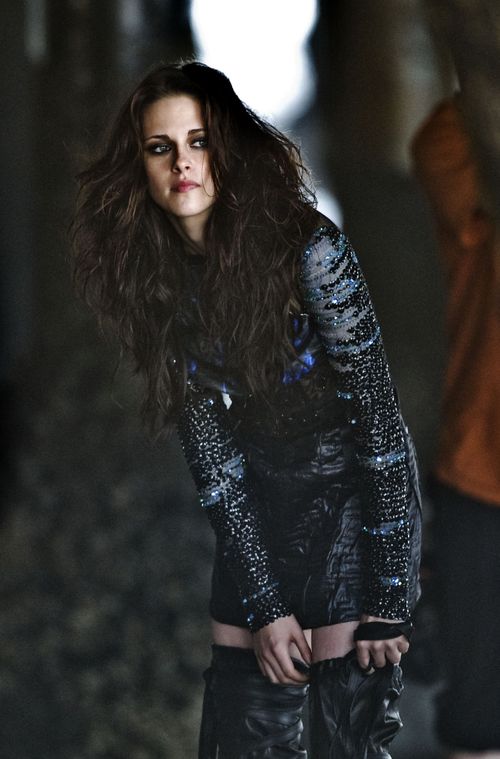 BEHIND THE SCENES: TWILIGHT SAGA'S KRISTIN SWTEWARG GETTING READY FOR THE ALLURE MAGAZINE SHOOT BY M
