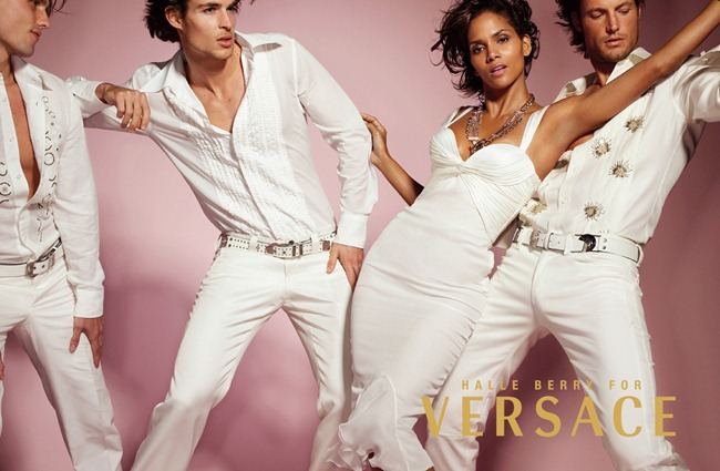 WE &hearts; VERSACE: HALLE BERRY FOR VERSACE SPRING 2006 BY PHOTOGRAPHER MARIO TESTINO