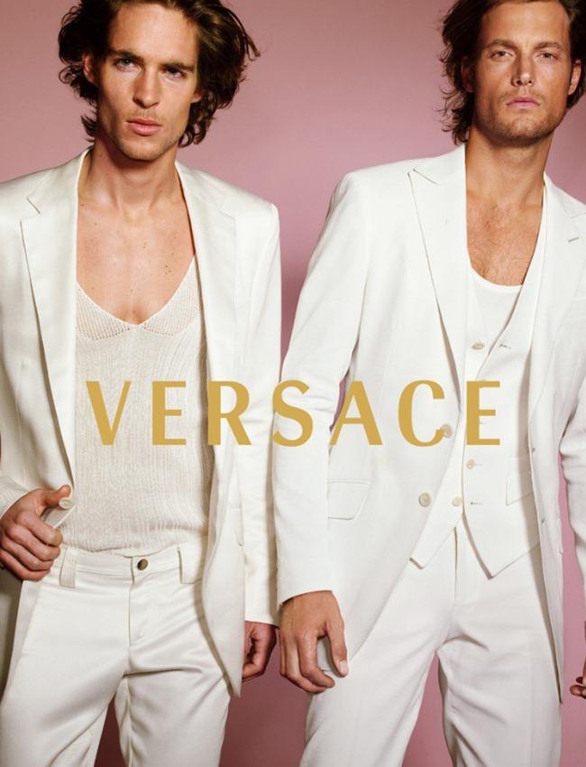 WE &hearts; VERSACE: HALLE BERRY FOR VERSACE SPRING 2006 BY PHOTOGRAPHER MARIO TESTINO