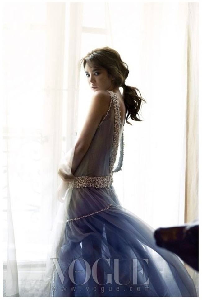 VOGUE KOREA: SONG HYE KYO IN "THE MODERN LADY" BY PHOTOGRAPHER RYOO HYUNG WON