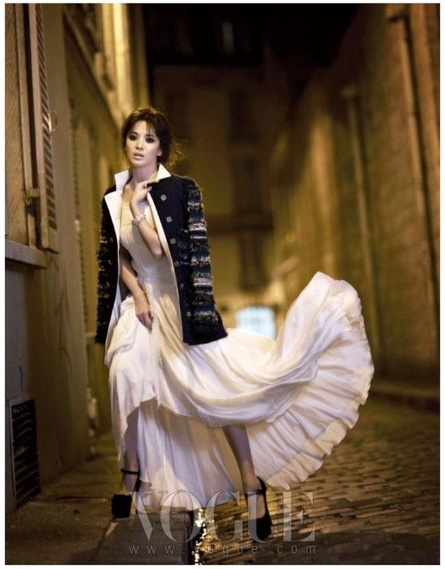 VOGUE KOREA: SONG HYE KYO IN "THE MODERN LADY" BY PHOTOGRAPHER RYOO HYUNG WON