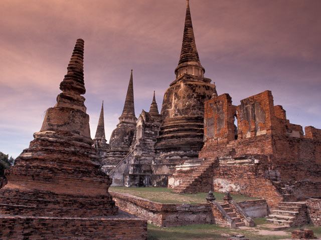 พระนครศรีอโยธยาศรีรามเทพนคร........