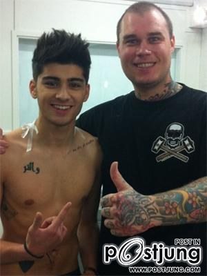 Zayn Malik แห่งวง One Direction ไปทำรอยสักอันใหม่!...เต็มตัวไปหมดแล้ววว!!!