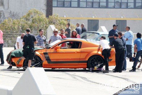 .Justin Bieber Kisses Selena Gomez Look Alike In ‘Boyfriend’ Video