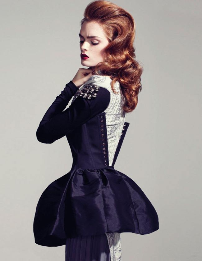 SCHON! MAGAZINE: SWANNY IN "CONTOUR" BY PHOTOGRAPHER KLAAS JAN KLIPHUIS