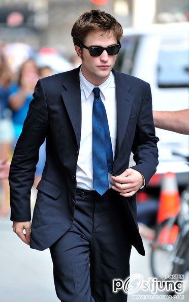 robert pattinson เมื่อก่อน กับ robert pattinson ปัจจุบัน