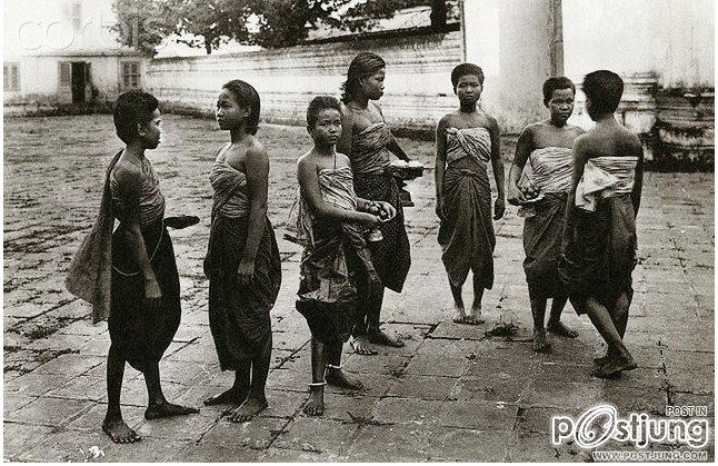 การแต่งกายของสตรีชาวกัมพูชาเมื่อร้อยปีก่อนชุดที่2