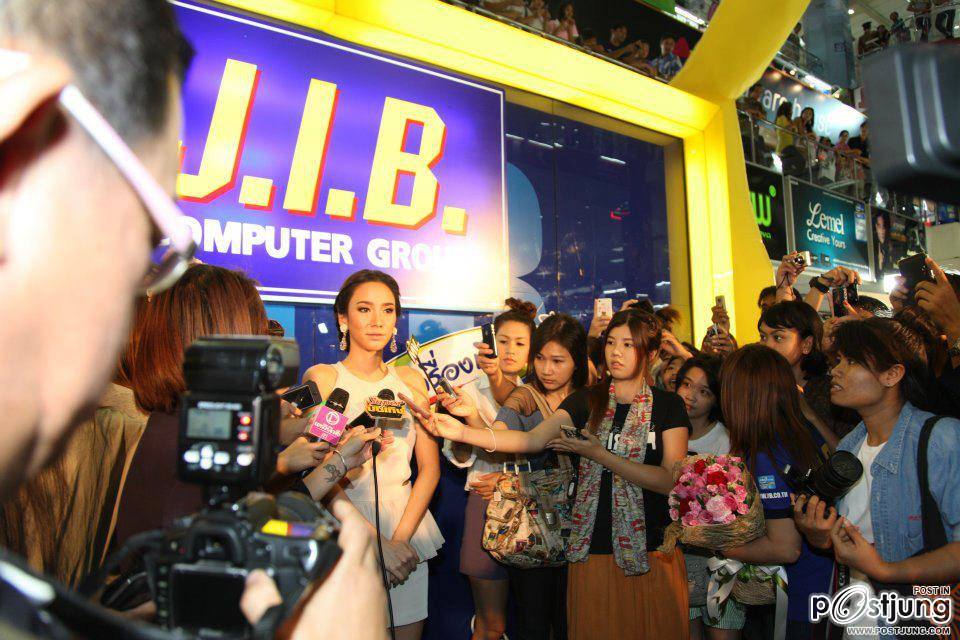 "อั้ม พัชราภา"สวยเริ่ดเจิดสุดๆ@J.I.B. MEGA SALE 2012 !!