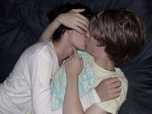 ผูู้ชายจูบกัน มีปัญหาป่ะ