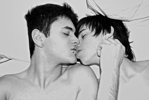 ผูู้ชายจูบกัน มีปัญหาป่ะ
