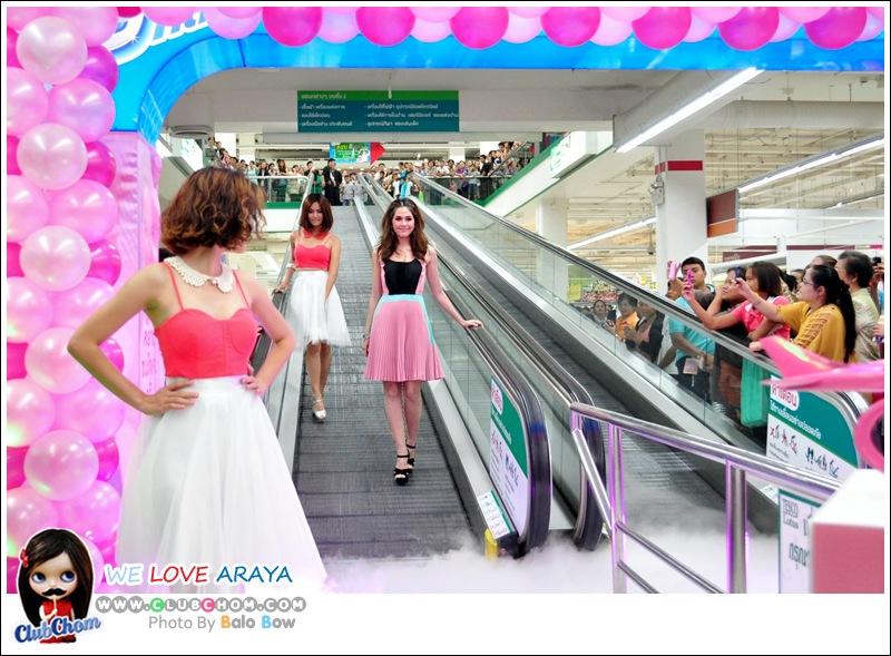 ชมพู่ อารยา ใน LUX Beauty Surprises @Lotus Seacon Square