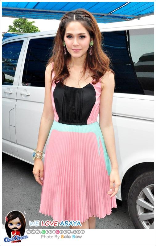 ชมพู่ อารยา ใน LUX Beauty Surprises @Lotus Seacon Square