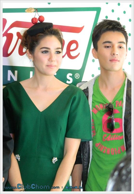 ชมพู่ อารยา ในงานเปิดร้าน Krispy Kream at The mall bang kapi