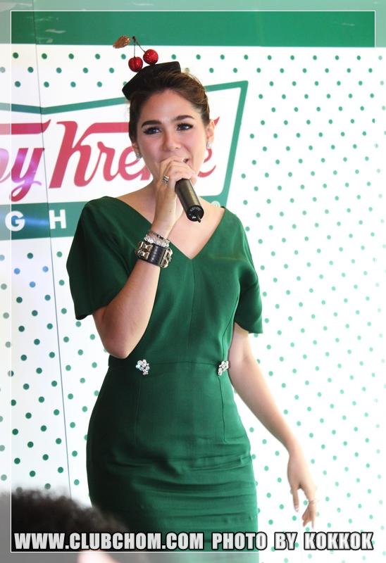ชมพู่ อารยา ในงานเปิดร้าน Krispy Kream at The mall bang kapi