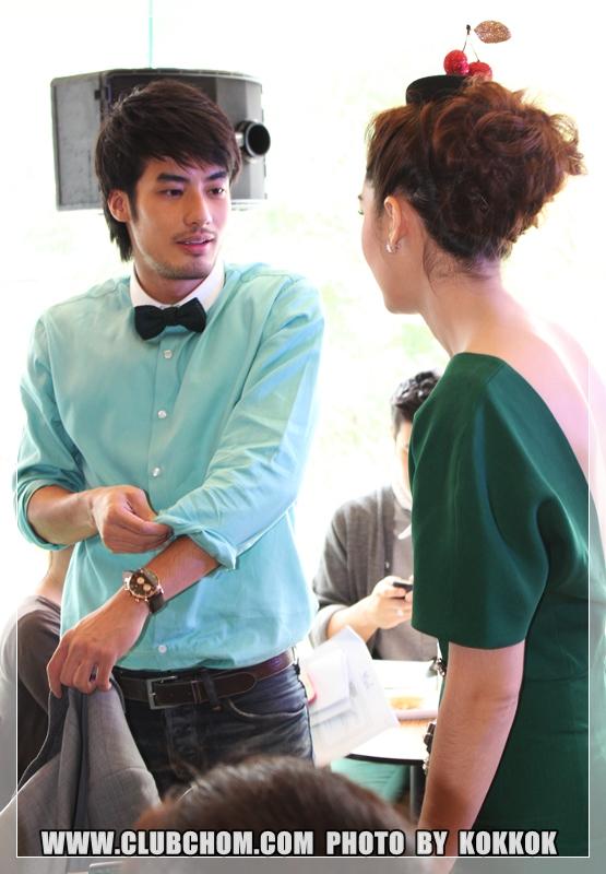 ชมพู่ อารยา ในงานเปิดร้าน Krispy Kream at The mall bang kapi