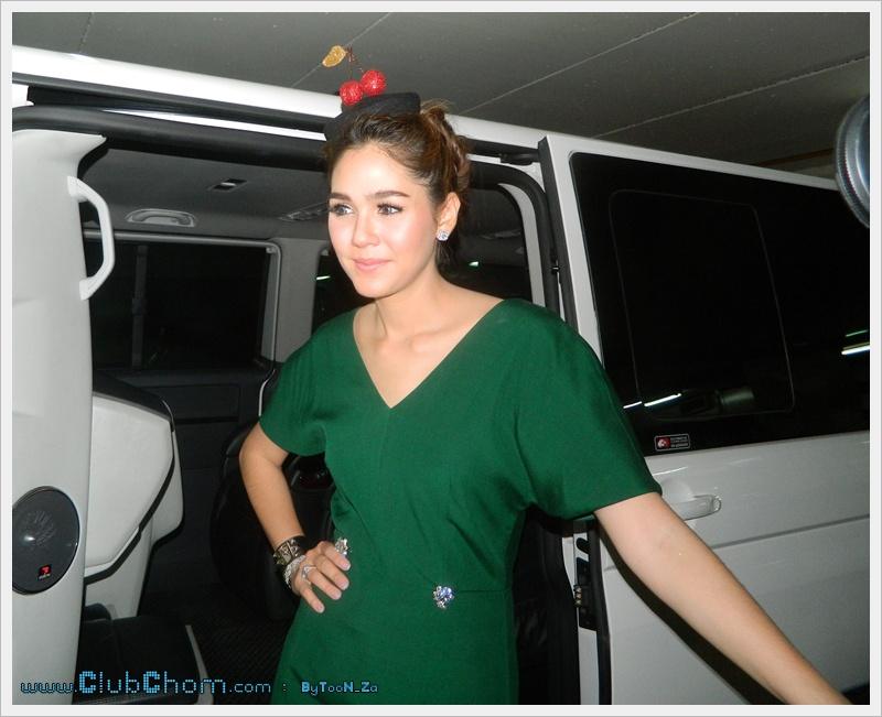 ชมพู่ อารยา ในงานเปิดร้าน Krispy Kream at The mall bang kapi