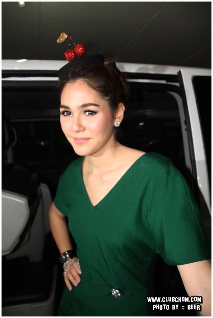 ชมพู่ อารยา ในงานเปิดร้าน Krispy Kream at The mall bang kapi