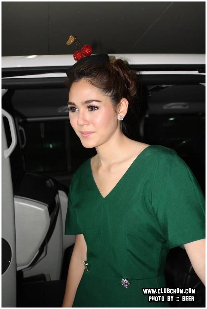 ชมพู่ อารยา ในงานเปิดร้าน Krispy Kream at The mall bang kapi
