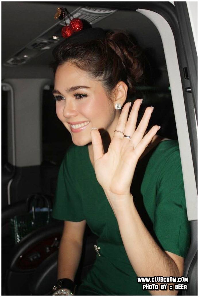 ชมพู่ อารยา ในงานเปิดร้าน Krispy Kream at The mall bang kapi