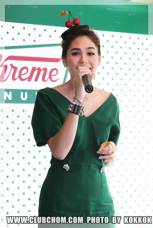 ชมพู่ อารยา ในงานเปิดร้าน Krispy Kream at The mall bang kapi