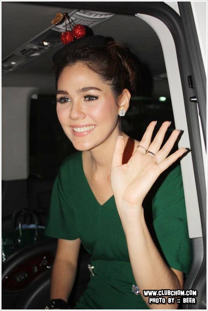 ชมพู่ อารยา ในงานเปิดร้าน Krispy Kream at The mall bang kapi