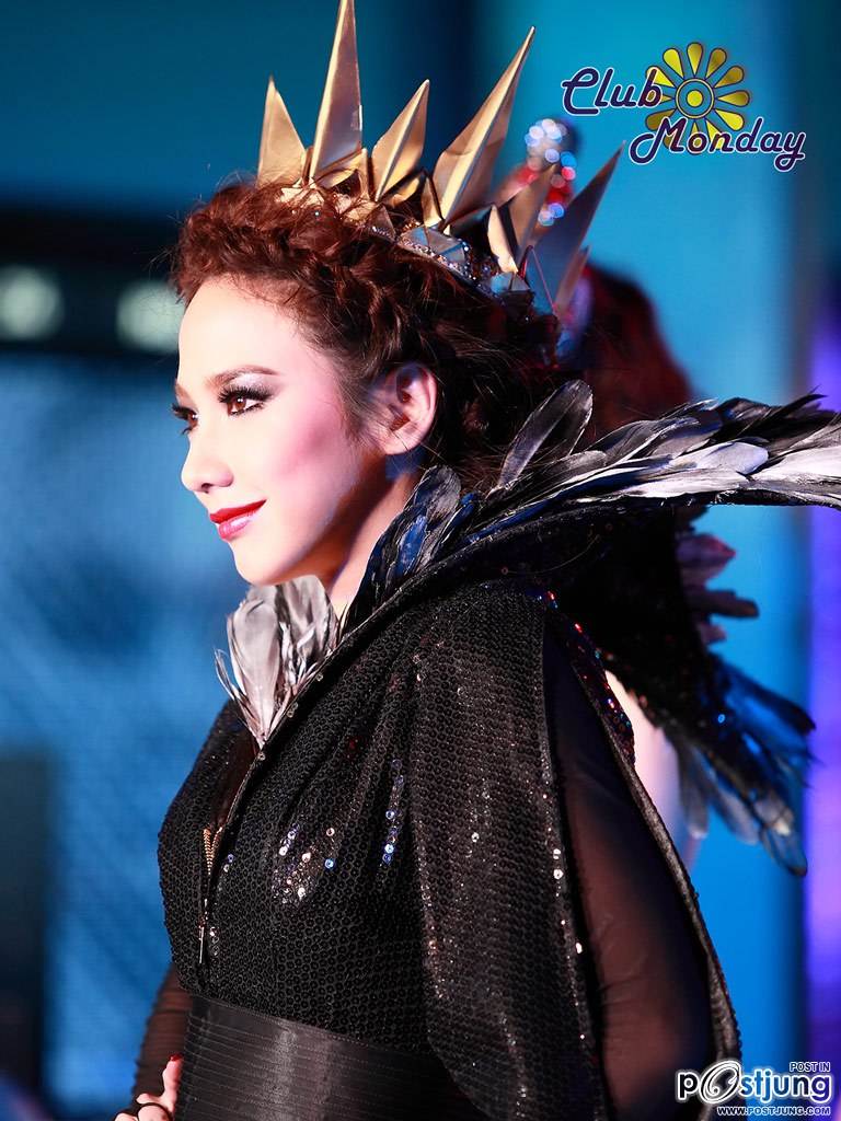 อั้ม พัชราภา ในชุดราชินีแม่มดงามเลิศในปฐพี @ Mega Bangna opening