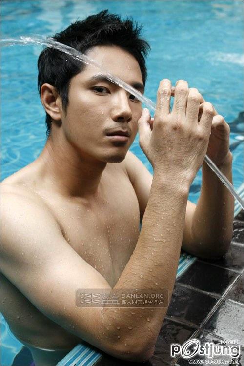 สระว่ายน้ำ!!