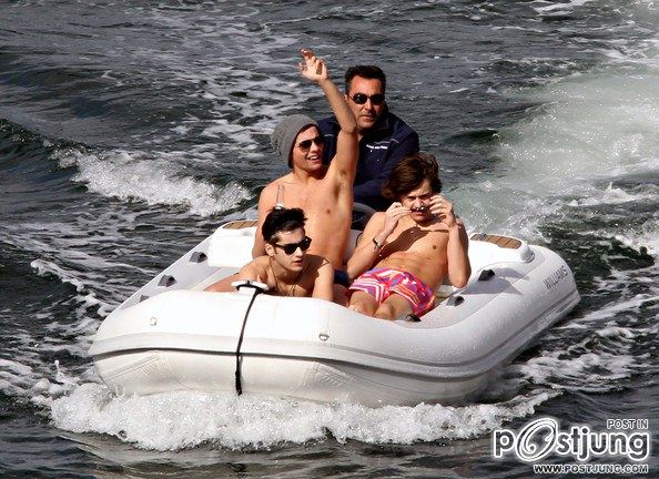 Zayn Malik Louis Tomlinson Harry Styles