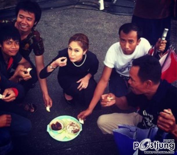 เบื้องหลังกองละคร เกิดเป็นหงส์ (สวยหล่อจริง)