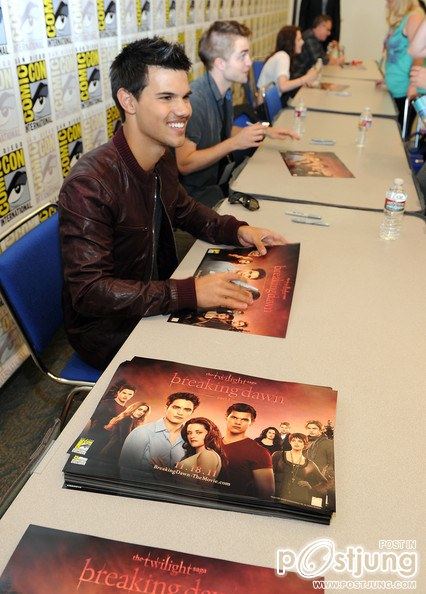 Kristen Stewart , Robert Pattinson , Taylor Lautner