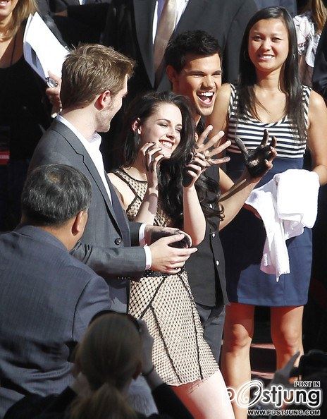 Kristen Stewart , Robert Pattinson , Taylor Lautner