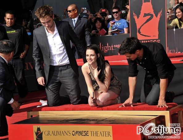 Kristen Stewart , Robert Pattinson , Taylor Lautner