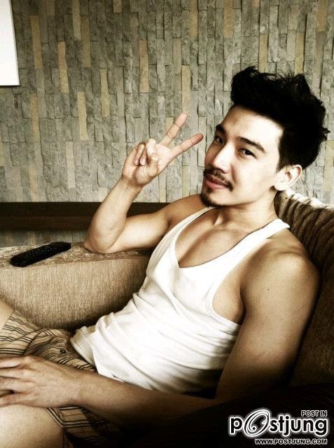 เข้้ามาจับจ่ายกันคนสองคน