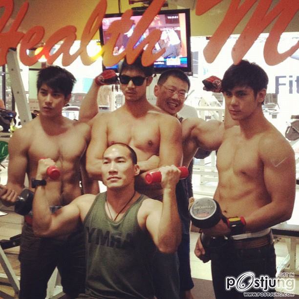 เข้้ามาจับจ่ายกันคนสองคน